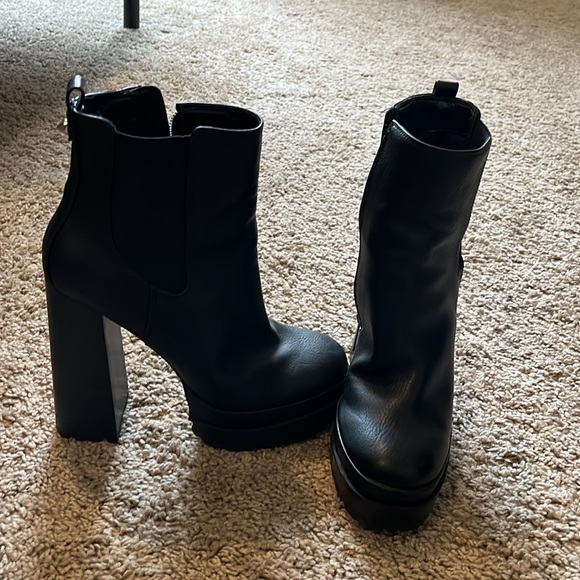 Platform booties - Picture 2 of 4